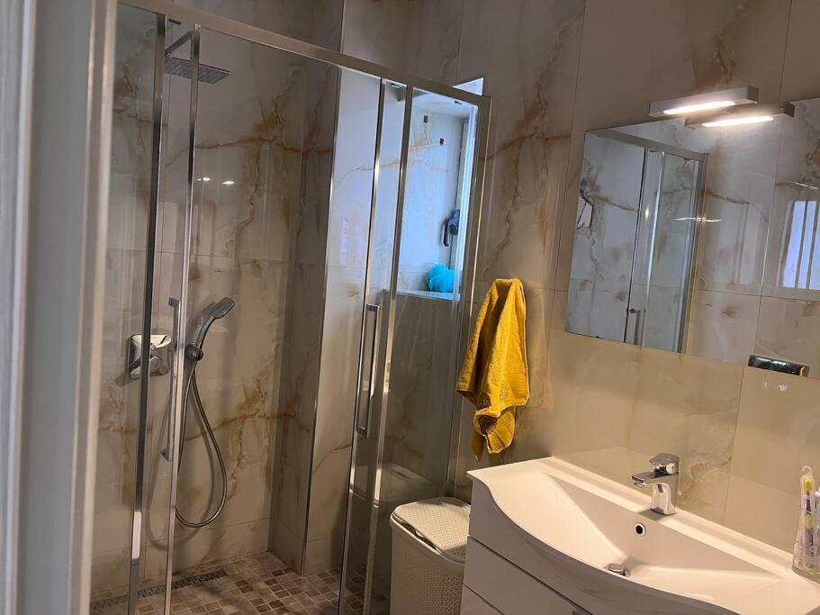 Alex Inn Gjirokastër Esterno foto