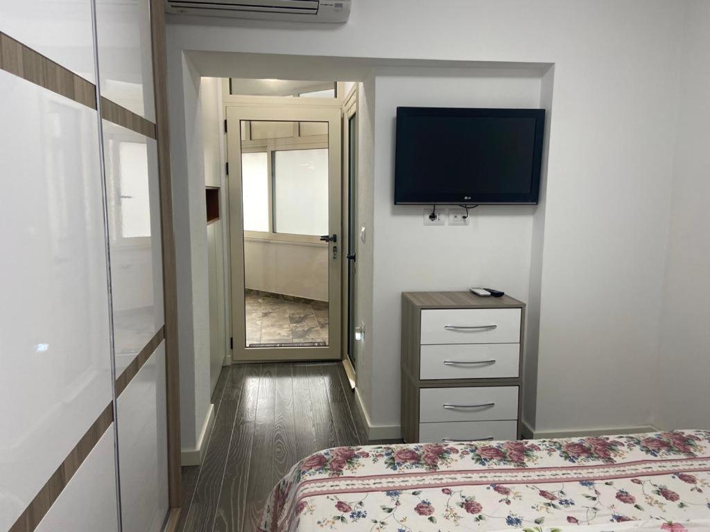 Alex Inn Gjirokastër Esterno foto